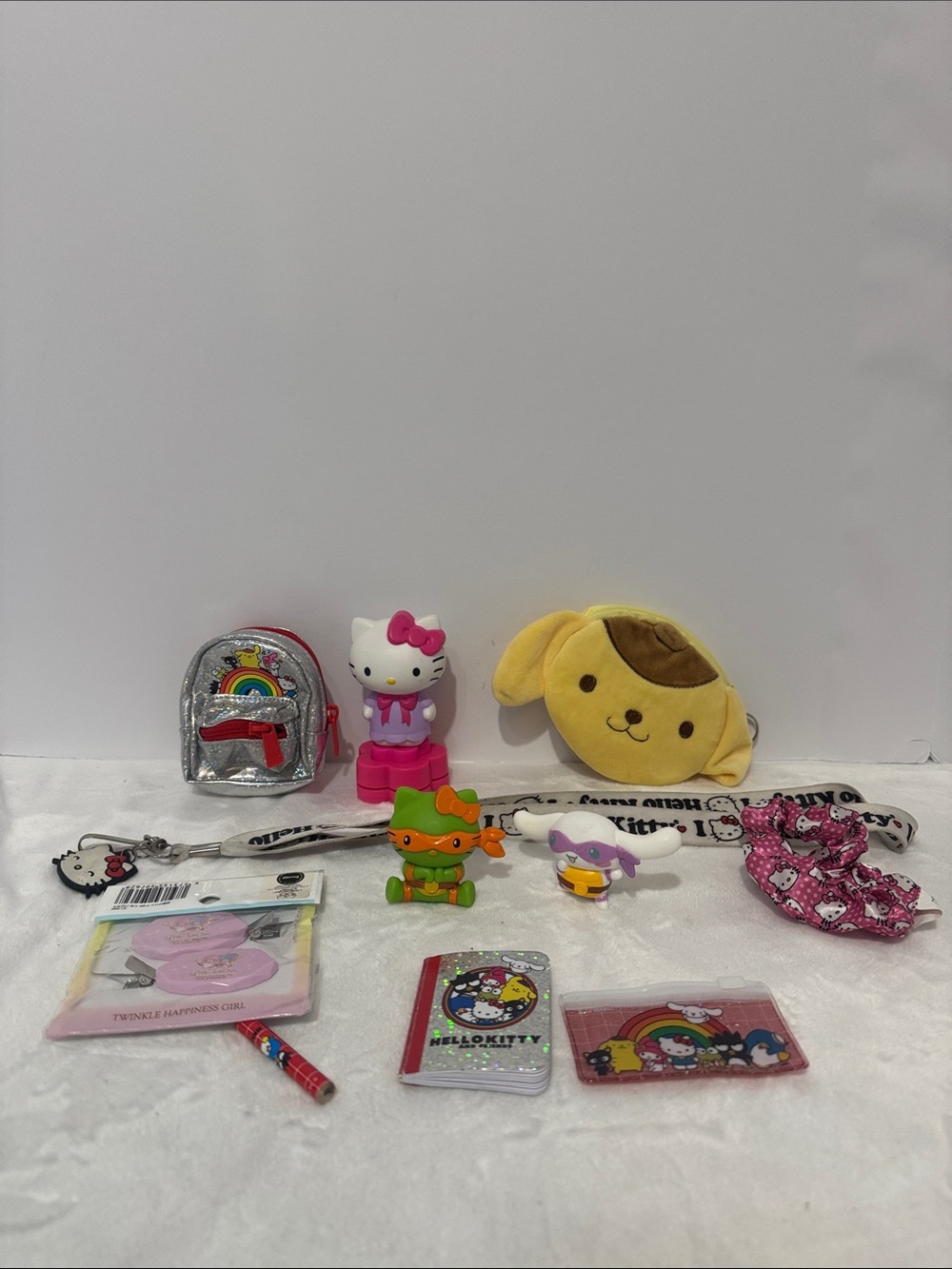 Hello kitty and friend lot of 10 pieces toys and accessories